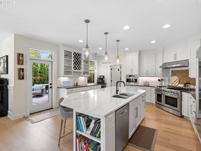 9010 Sw INEZ St, Tigard, OR 97224