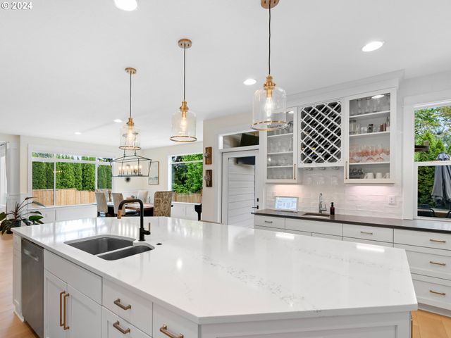 9010 Sw INEZ St, Tigard, OR 97224