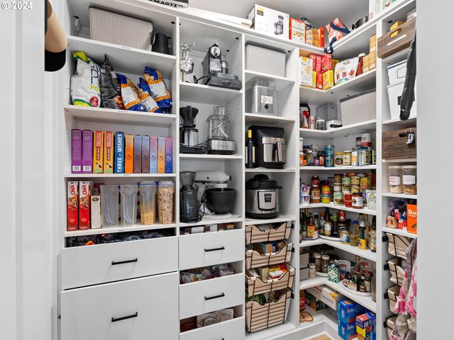 9010 Sw INEZ St, Tigard, OR 97224