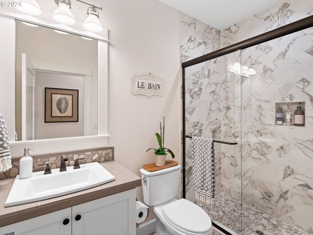 9010 Sw INEZ St, Tigard, OR 97224