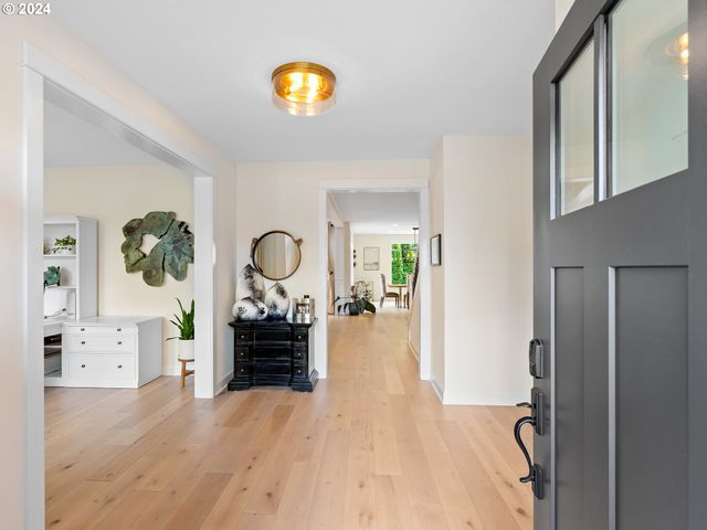 9010 Sw INEZ St, Tigard, OR 97224