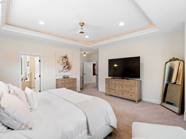 9010 Sw INEZ St, Tigard, OR 97224