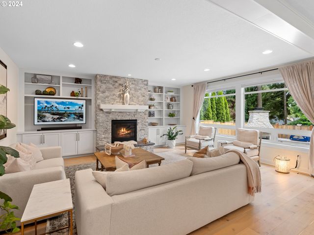 9010 Sw INEZ St, Tigard, OR 97224