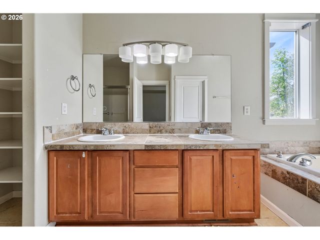 15858 Se CHELSEA MORNING Dr, Happy Valley, OR 97086