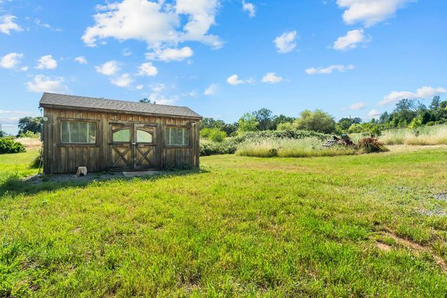 2105 Precision Pl, Auburn, CA 95603