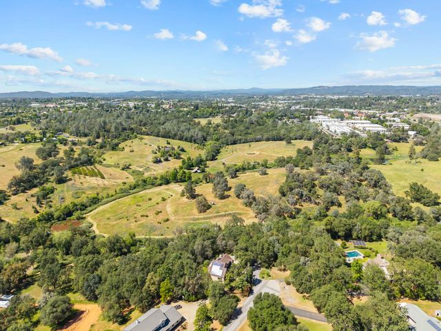 2105 Precision Pl, Auburn, CA 95603