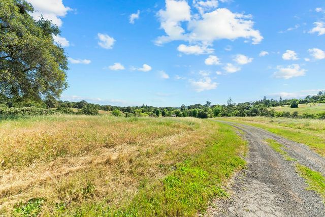 2105 Precision Pl, Auburn, CA 95603