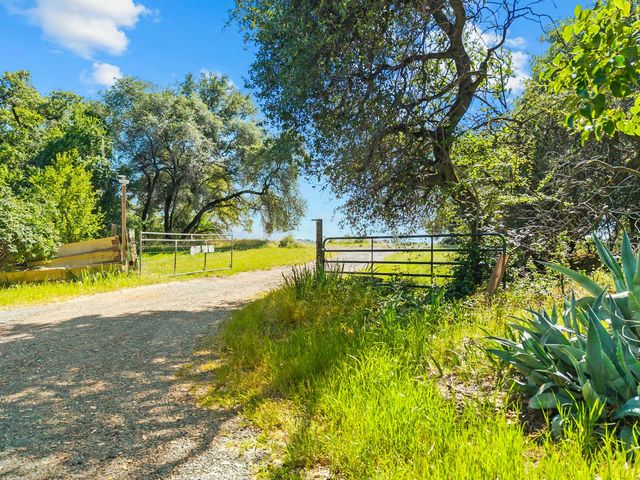 2105 Precision Pl, Auburn, CA 95603