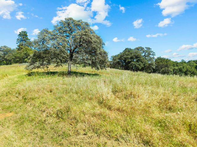 2105 Precision Pl, Auburn, CA 95603