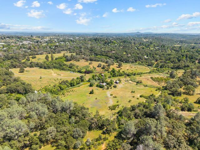 2105 Precision Pl, Auburn, CA 95603