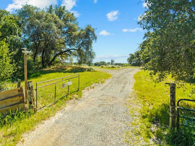 2105 Precision Pl, Auburn, CA 95603