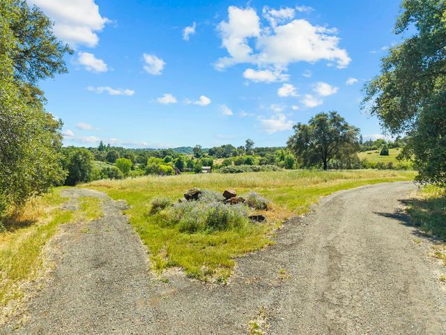 2105 Precision Pl, Auburn, CA 95603