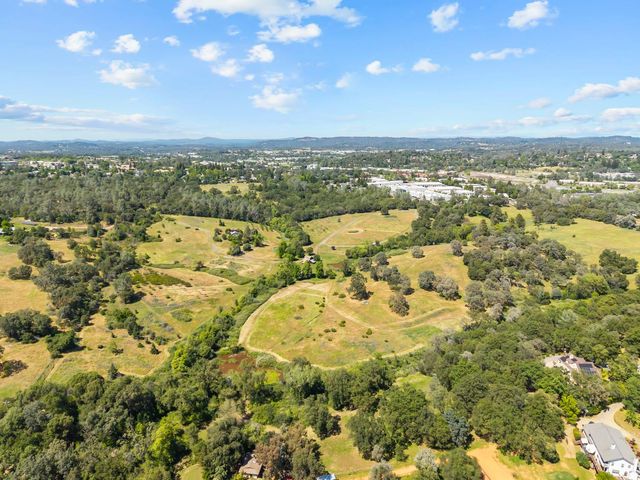 2105 Precision Pl, Auburn, CA 95603