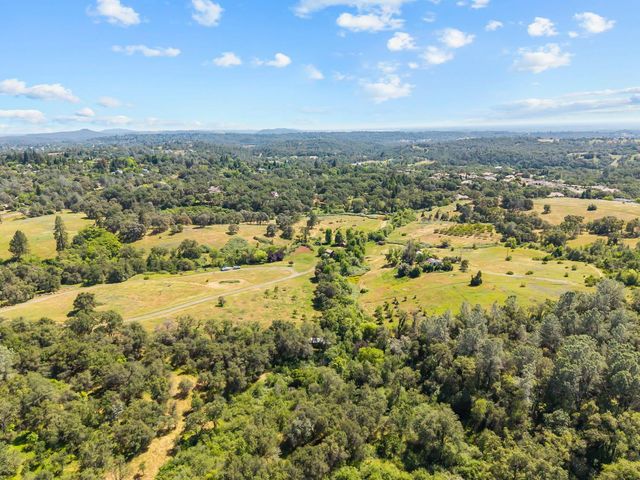 2105 Precision Pl, Auburn, CA 95603