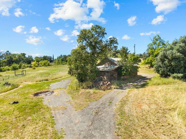 2105 Precision Pl, Auburn, CA 95603