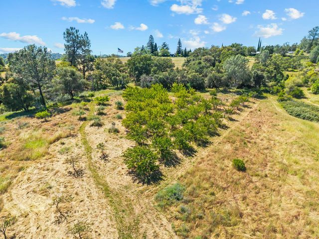 2105 Precision Pl, Auburn, CA 95603