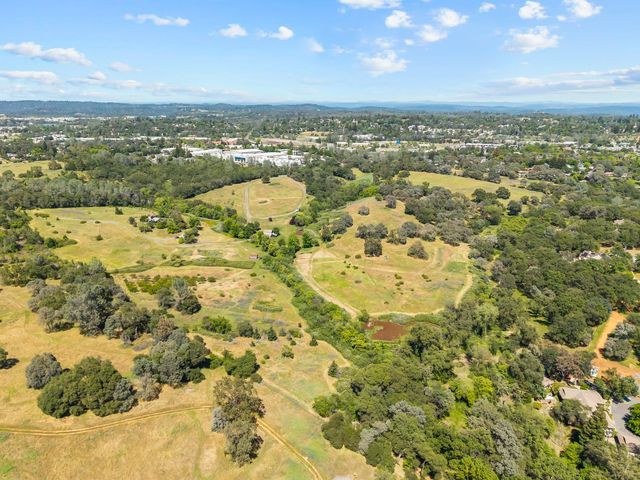 2105 Precision Pl, Auburn, CA 95603