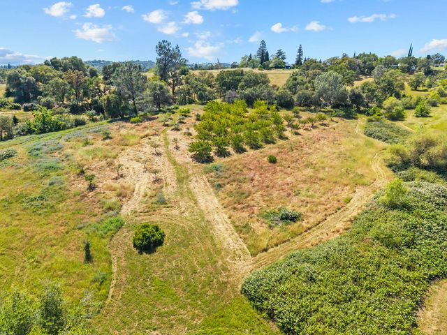 2105 Precision Pl, Auburn, CA 95603