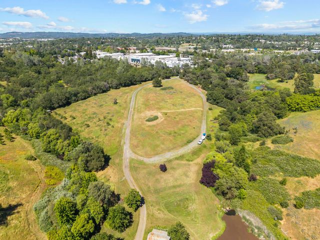 2105 Precision Pl, Auburn, CA 95603
