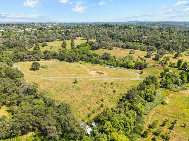 2105 Precision Pl, Auburn, CA 95603