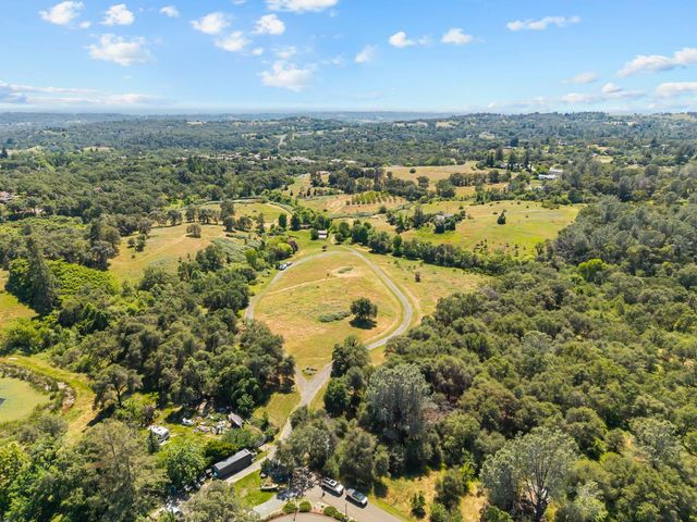 2105 Precision Pl, Auburn, CA 95603