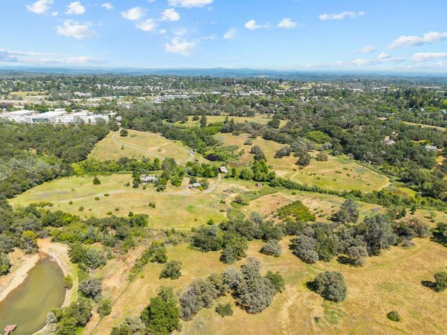 2105 Precision Pl, Auburn, CA 95603