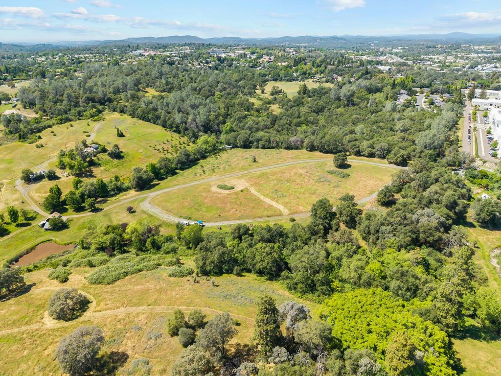 2105 Precision Pl, Auburn, CA 95603