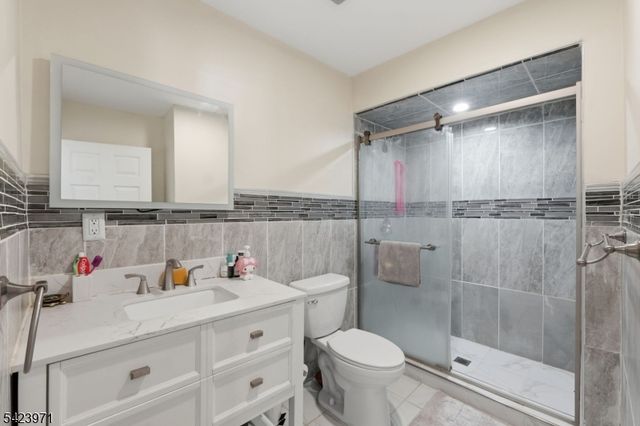 172 Carroll St, Paterson City, NJ 07501