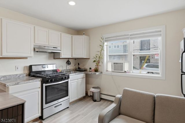 172 Carroll St, Paterson City, NJ 07501