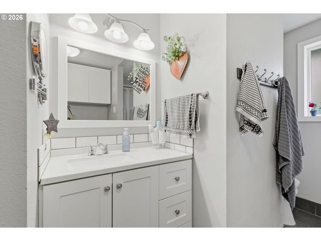 511 Ne 7TH St, Battle Ground, WA 98604