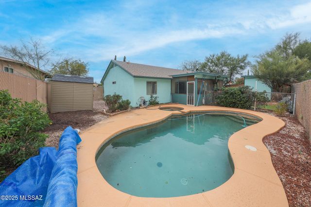 110 W Andrew Potter Street, Corona De Tucson, AZ 85641