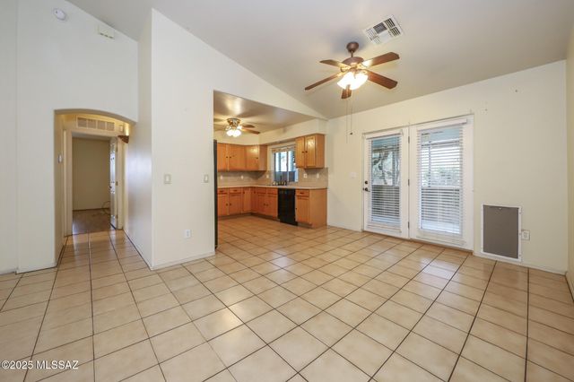 110 W Andrew Potter Street, Corona De Tucson, AZ 85641