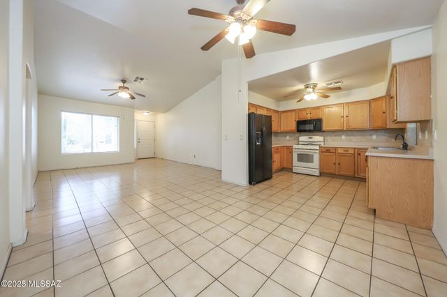 110 W Andrew Potter Street, Corona De Tucson, AZ 85641