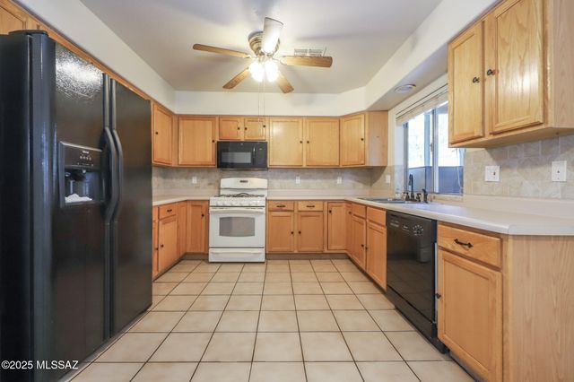 110 W Andrew Potter Street, Corona De Tucson, AZ 85641