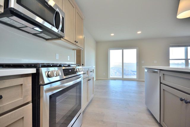 1187 Arrowood CIRCLE W, Oconomowoc, WI 53066