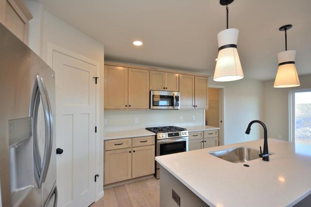 1187 Arrowood CIRCLE W, Oconomowoc, WI 53066