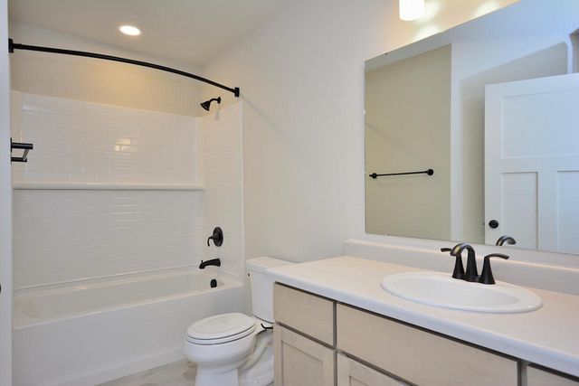 1187 Arrowood CIRCLE W, Oconomowoc, WI 53066