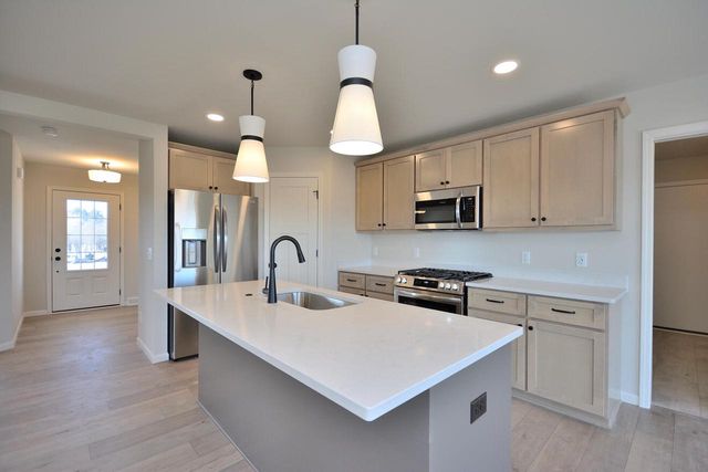 1187 Arrowood CIRCLE W, Oconomowoc, WI 53066