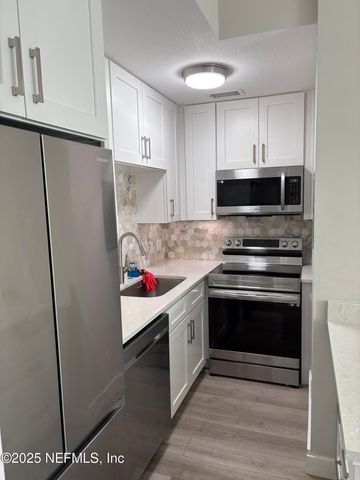 13700 N RICHMOND PARK Drive 806, Jacksonville, FL 32224