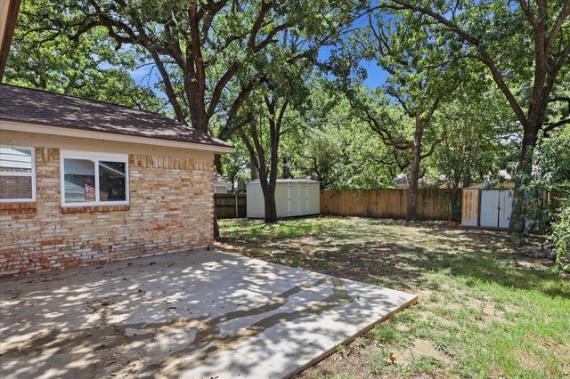 3318 Woodthrush Lane, Denton, TX 76209