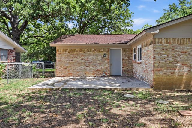 3318 Woodthrush Lane, Denton, TX 76209