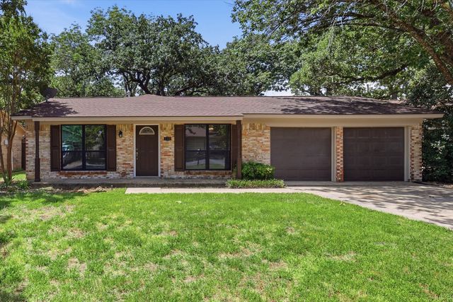3318 Woodthrush Lane, Denton, TX 76209