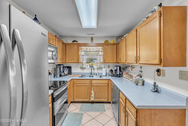 201 Blueberry Court, Hubert, NC 28539