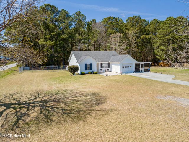 201 Blueberry Court, Hubert, NC 28539