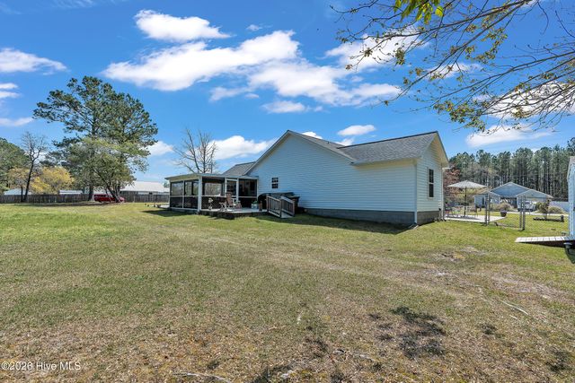 201 Blueberry Court, Hubert, NC 28539