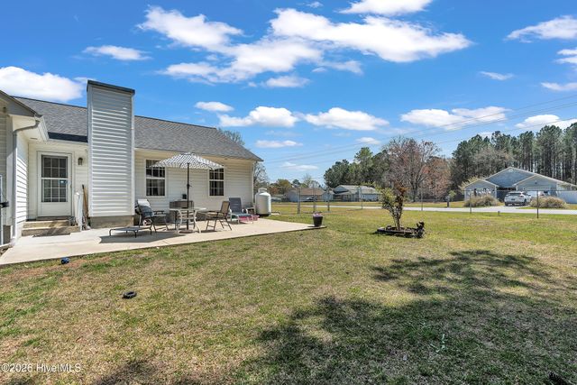 201 Blueberry Court, Hubert, NC 28539