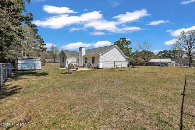 201 Blueberry Court, Hubert, NC 28539