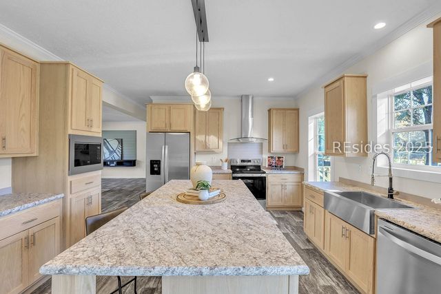 13 Vine St, Hilton Head Island, SC 29926