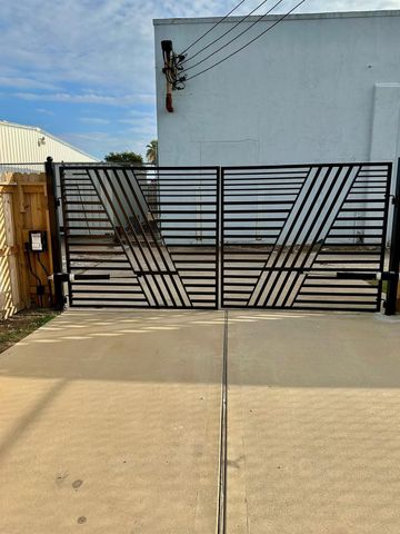 2811 Sealy, Galveston, TX 77550