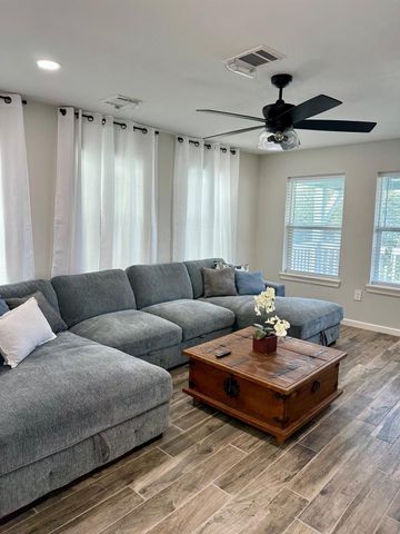 2811 Sealy, Galveston, TX 77550